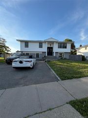 19 Jersey Street, Hicksville, NY 11801