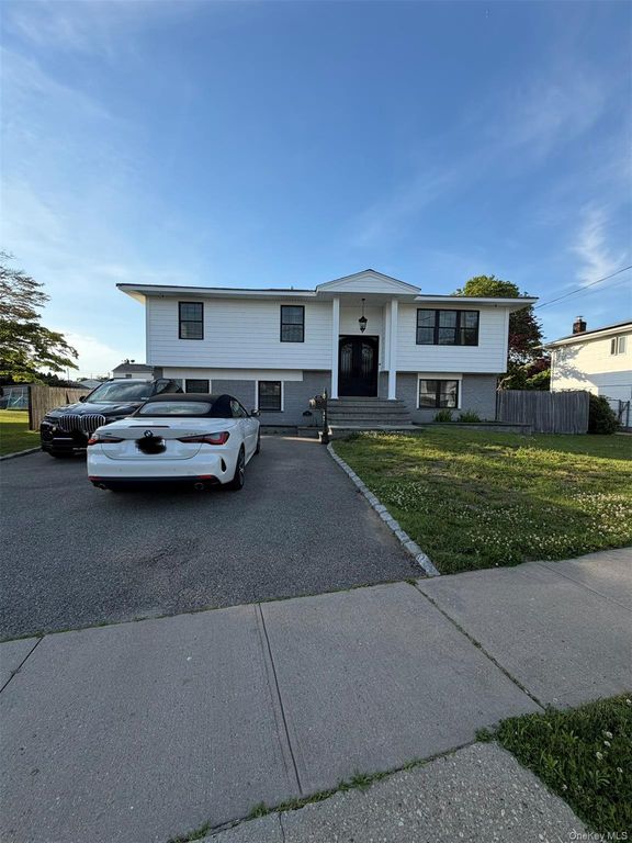 19 Jersey Street, Hicksville, NY 11801
