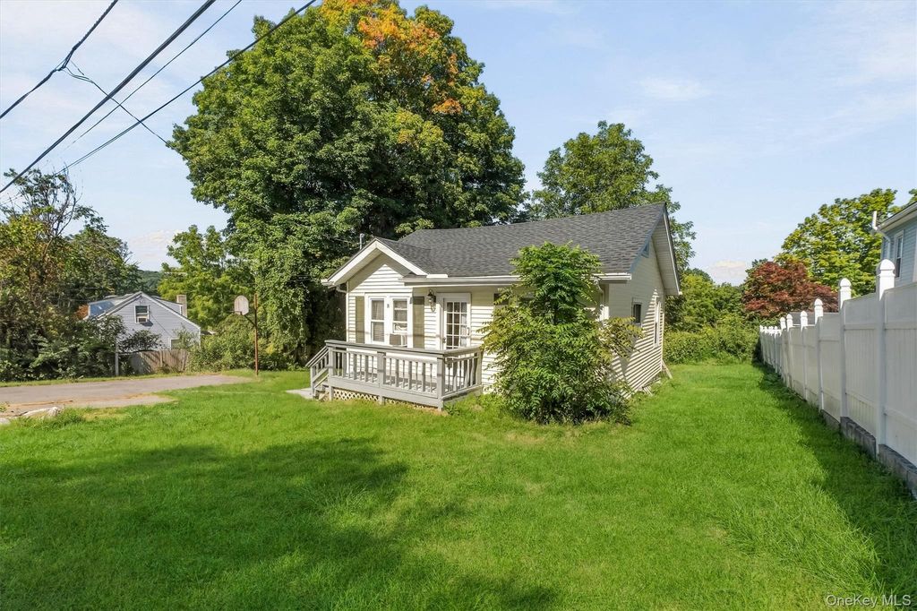 8 Huntington Road, Carmel, NY 10512 — photo 5