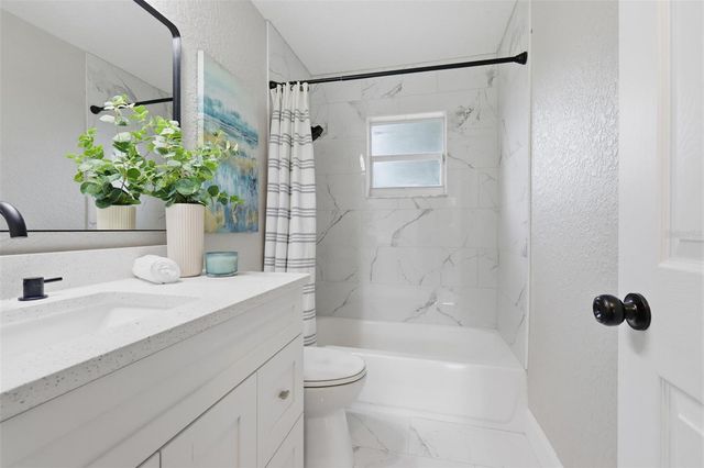 225 W VOLUSIA AVENUE, Deland, FL 32720