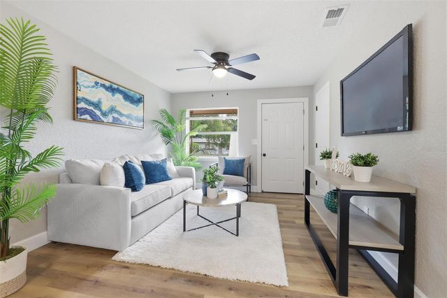 225 W VOLUSIA AVENUE, Deland, FL 32720