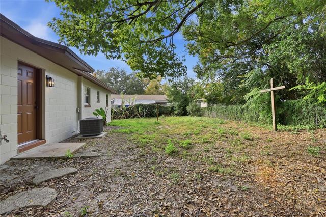 225 W VOLUSIA AVENUE, Deland, FL 32720