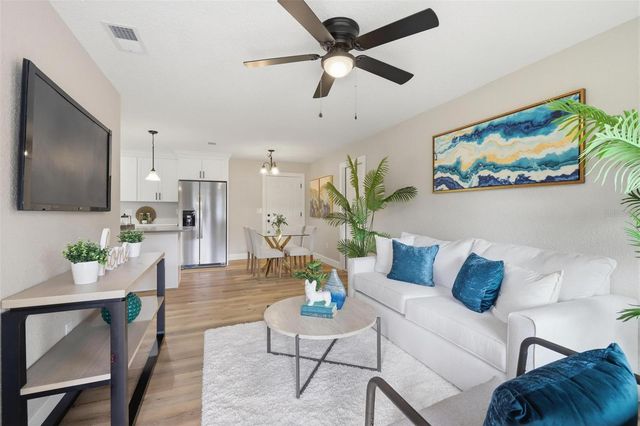 225 W VOLUSIA AVENUE, Deland, FL 32720