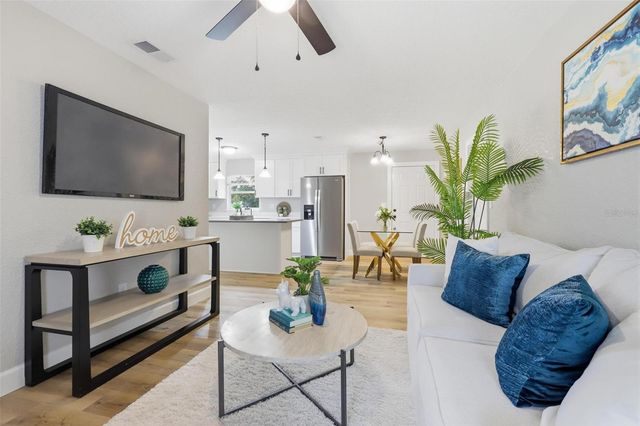 225 W VOLUSIA AVENUE, Deland, FL 32720