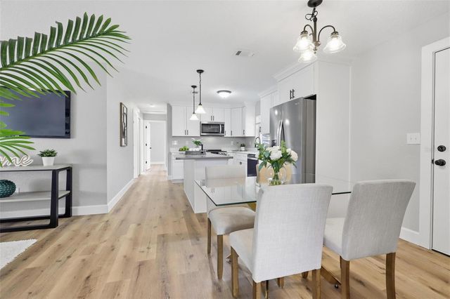 225 W VOLUSIA AVENUE, Deland, FL 32720