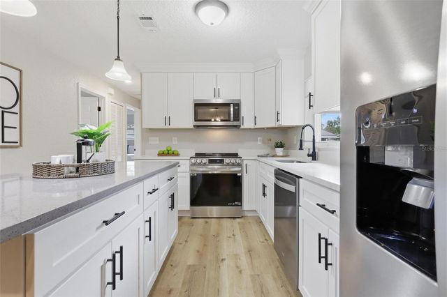 225 W VOLUSIA AVENUE, Deland, FL 32720