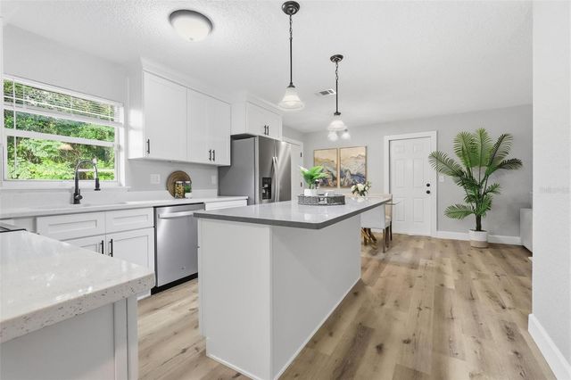 225 W VOLUSIA AVENUE, Deland, FL 32720