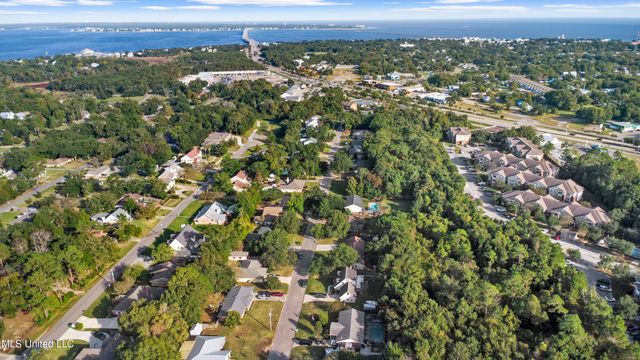 518 Sunset Drive, Bay Saint Louis, MS 39520