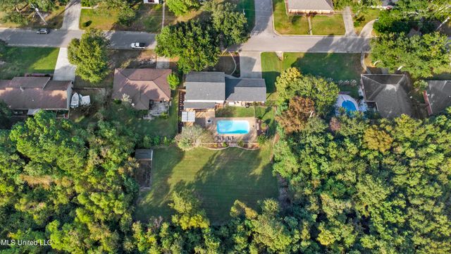 518 Sunset Drive, Bay Saint Louis, MS 39520