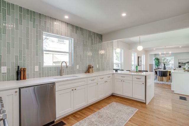 2560 Rogers Avenue, Fort Worth, TX 76109