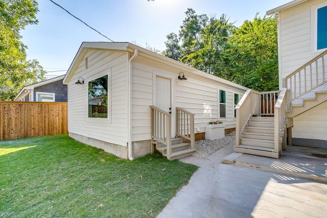 2560 Rogers Avenue, Fort Worth, TX 76109