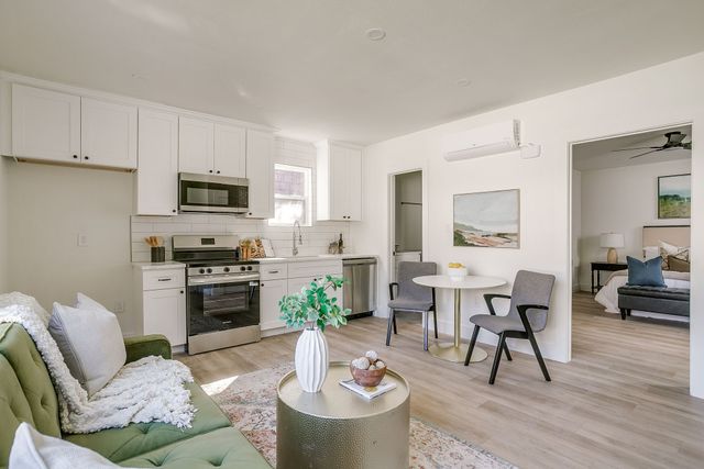 2560 Rogers Avenue, Fort Worth, TX 76109