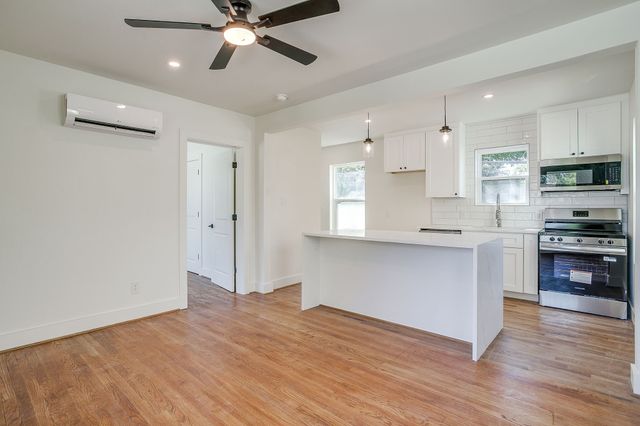 2560 Rogers Avenue, Fort Worth, TX 76109