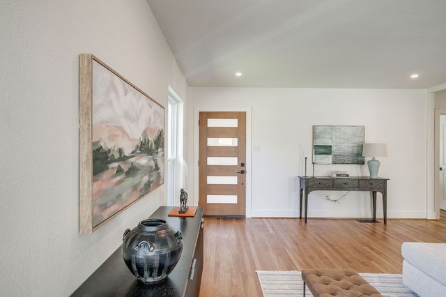 2560 Rogers Avenue, Fort Worth, TX 76109