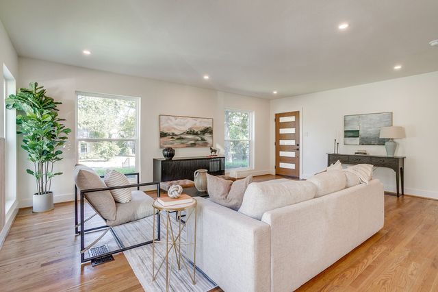 2560 Rogers Avenue, Fort Worth, TX 76109