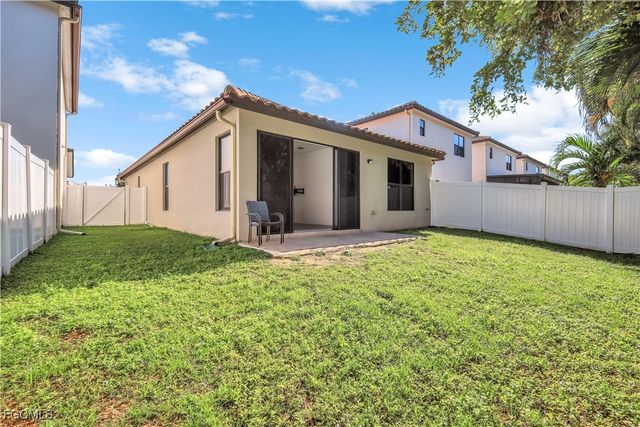 8793 Madrid CIR, Naples, FL 34104