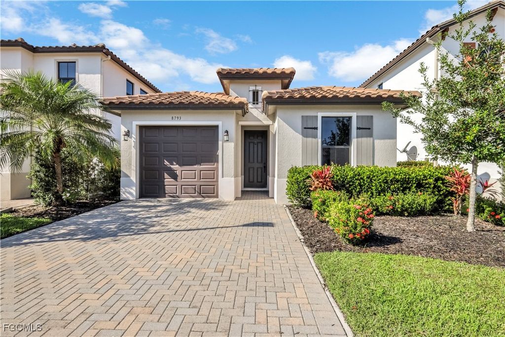 8793 Madrid CIR, Naples, FL 34104