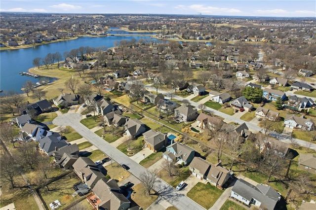 4070 SW Camelot Drive, Lee's Summit, MO 64082