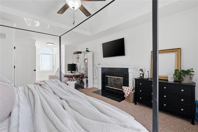 4070 SW Camelot Drive, Lee's Summit, MO 64082