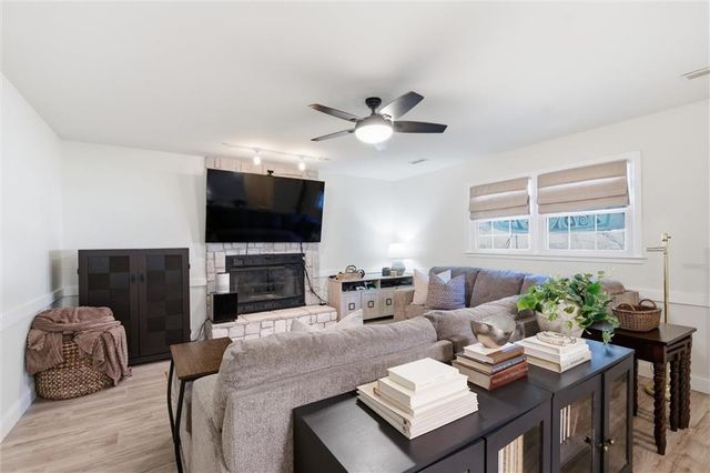 4070 SW Camelot Drive, Lee's Summit, MO 64082