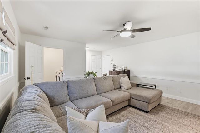 4070 SW Camelot Drive, Lee's Summit, MO 64082