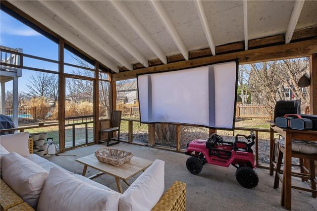 4070 SW Camelot Drive, Lee's Summit, MO 64082