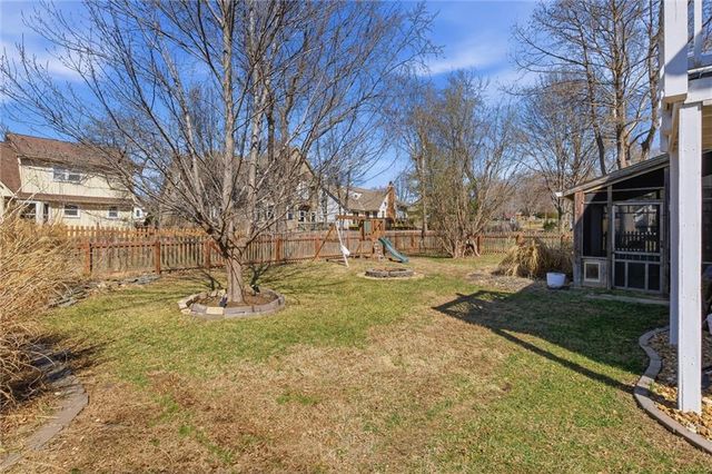 4070 SW Camelot Drive, Lee's Summit, MO 64082