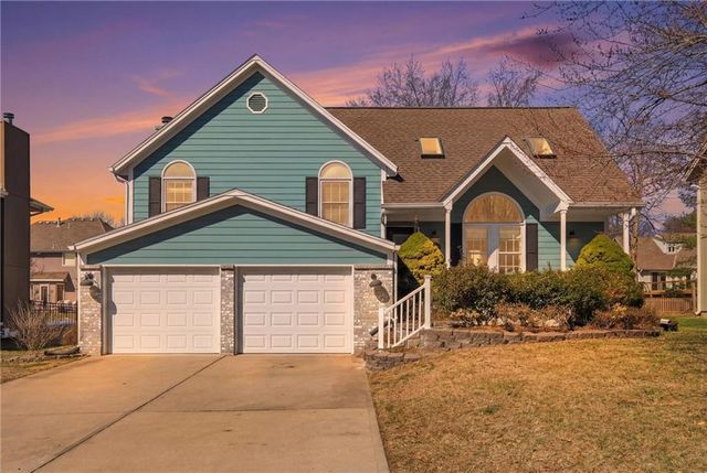 4070 SW Camelot Drive, Lee's Summit, MO 64082