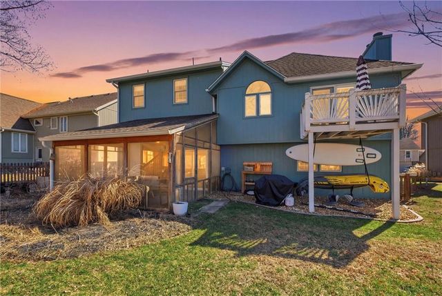 4070 SW Camelot Drive, Lee's Summit, MO 64082