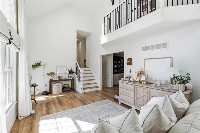 4070 SW Camelot Drive, Lee's Summit, MO 64082