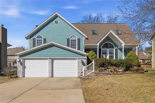4070 SW Camelot Drive, Lee's Summit, MO 64082