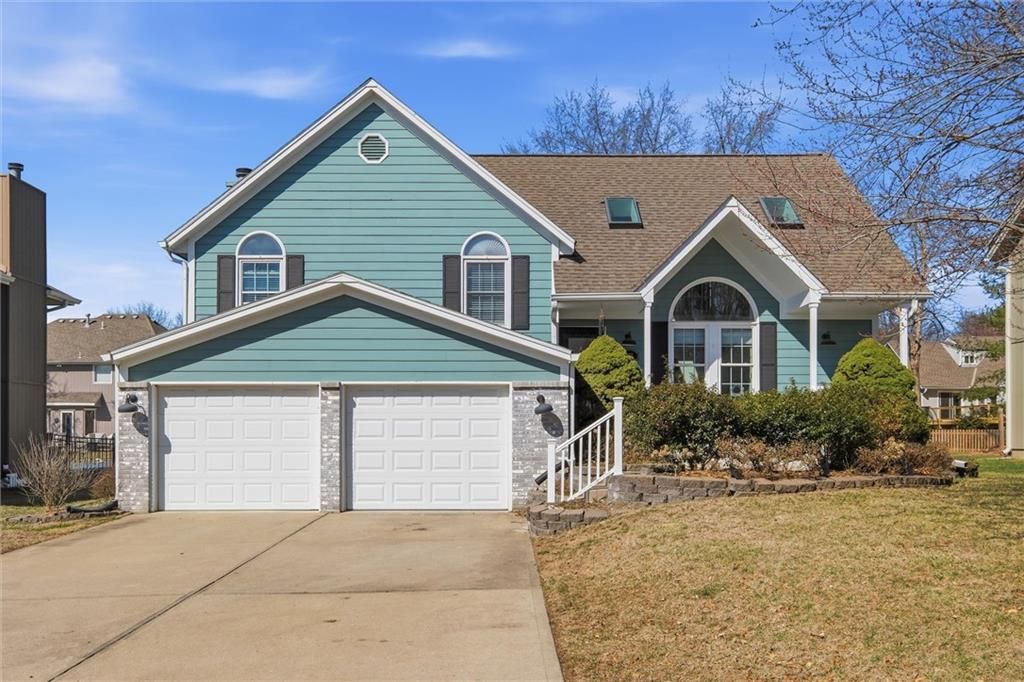 4070 SW Camelot Drive, Lee's Summit, MO 64082