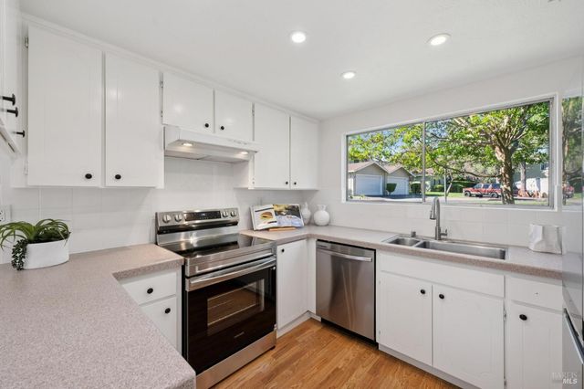 74 Salvatore Dr, Novato, CA 94949