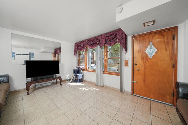 4350 W Shakespeare Avenue, Chicago, IL 60639