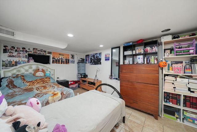 4350 W Shakespeare Avenue, Chicago, IL 60639