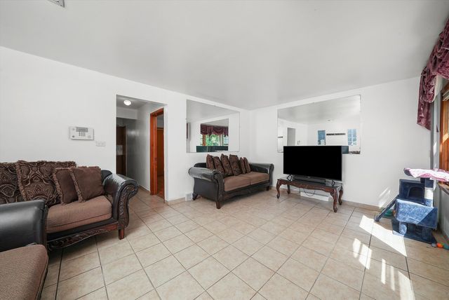 4350 W Shakespeare Avenue, Chicago, IL 60639