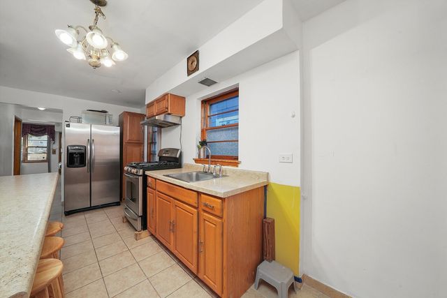 4350 W Shakespeare Avenue, Chicago, IL 60639