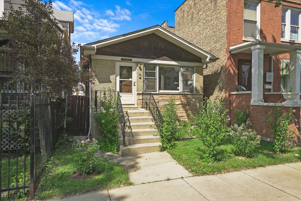 4350 W Shakespeare Avenue, Chicago, IL 60639