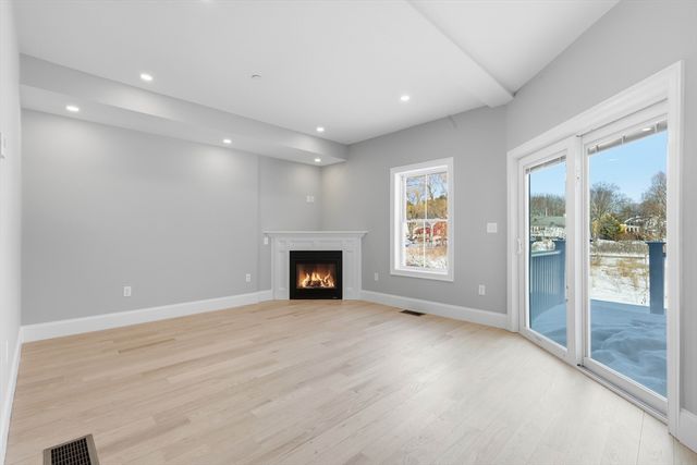 51 West Main 6R, Georgetown, MA 01833