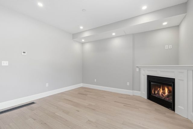 51 West Main 6R, Georgetown, MA 01833