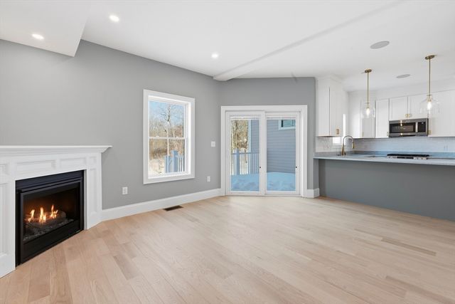 51 West Main 6R, Georgetown, MA 01833