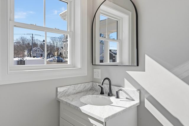 51 West Main 6R, Georgetown, MA 01833