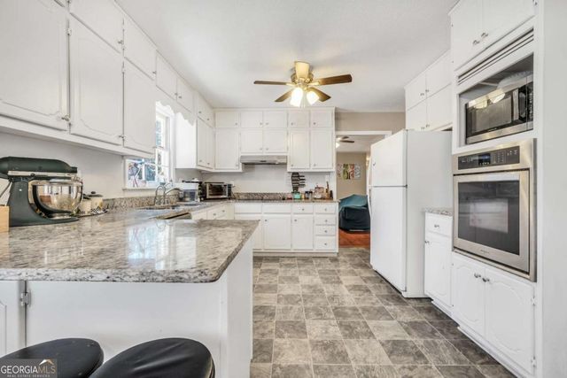 996 Coan Drive, Locust Grove, GA 30248