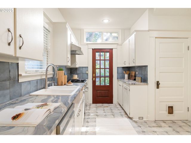 1304 Se 51ST Ave, Portland, OR 97215