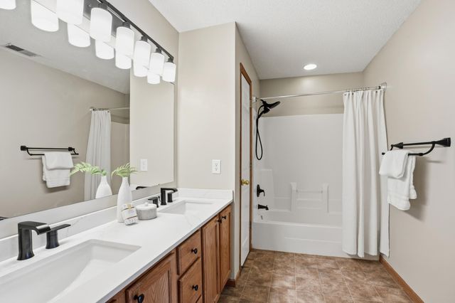 7463 Derby Lane, Shakopee, MN 55379