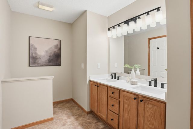 7463 Derby Lane, Shakopee, MN 55379