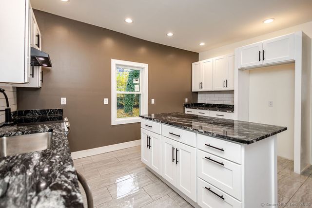 7 Florence Street, Putnam, CT 06260