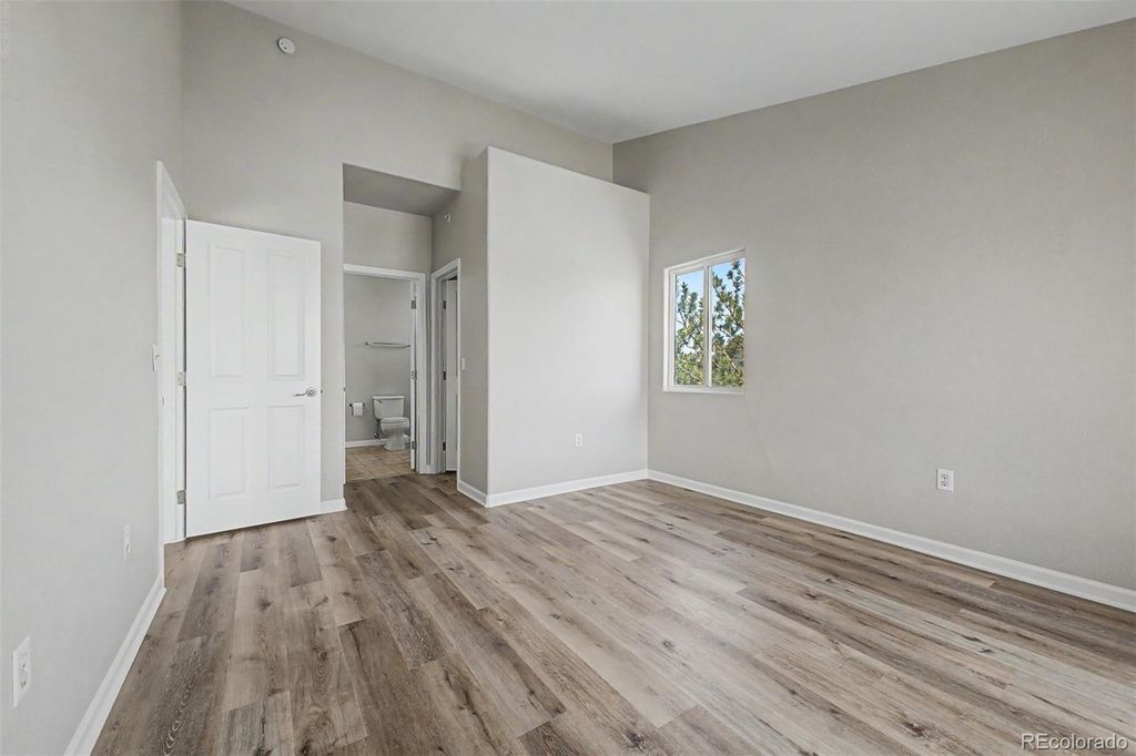 Image 15 of property listing at 7479 S Alkire Street 302, Littleton, CO 80127