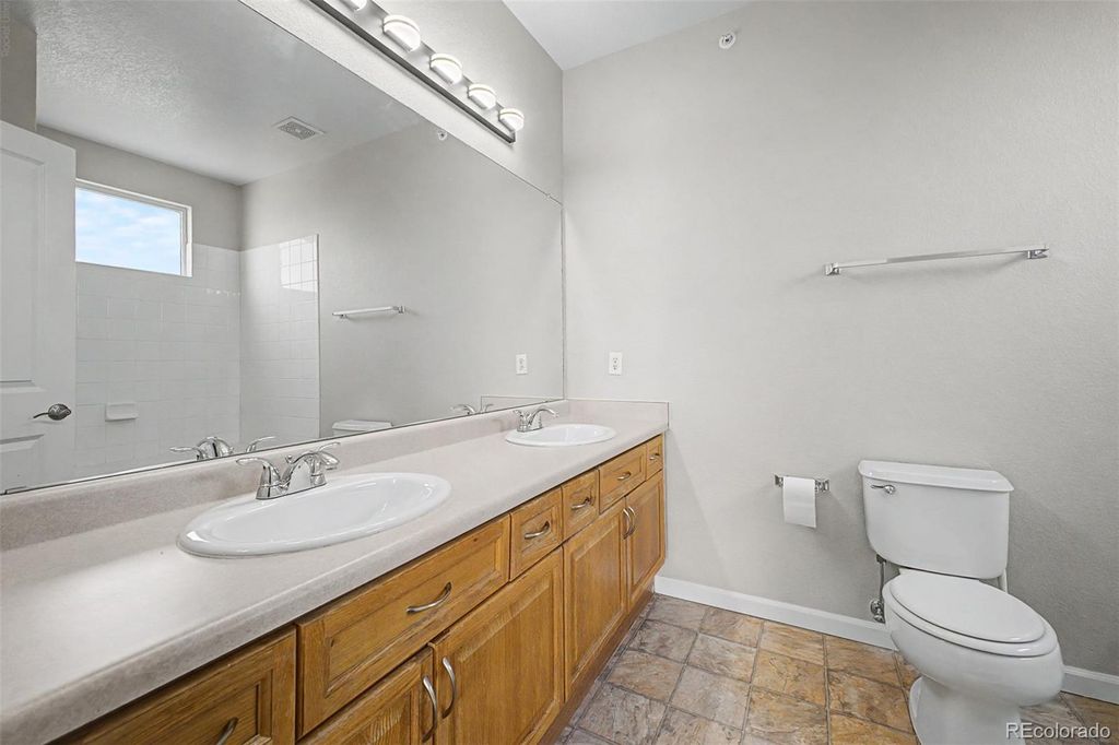 Image 16 of property listing at 7479 S Alkire Street 302, Littleton, CO 80127