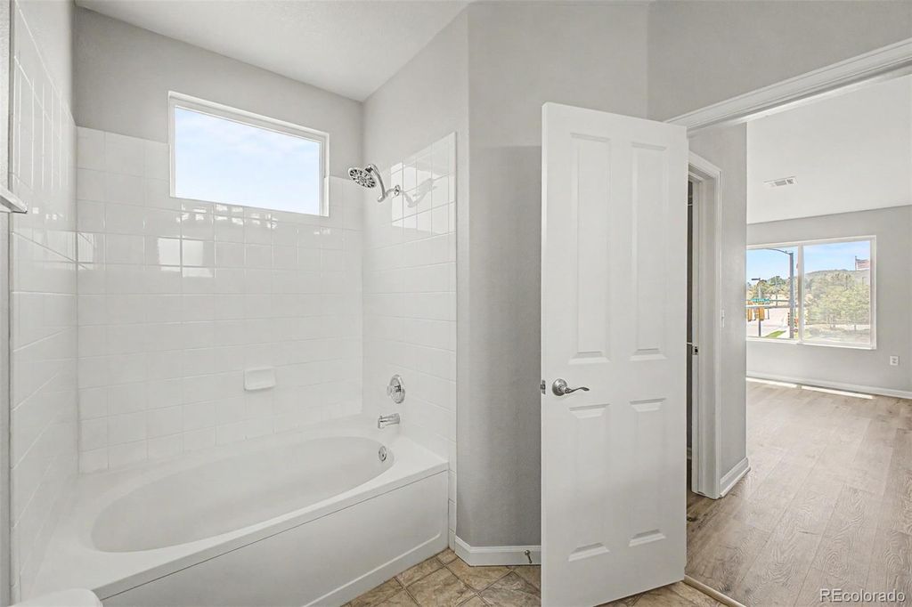 Image 17 of property listing at 7479 S Alkire Street 302, Littleton, CO 80127
